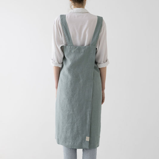 lino Tales Green Milieu lino Pinafore prijuostė — naturalusdrabuziai.lt