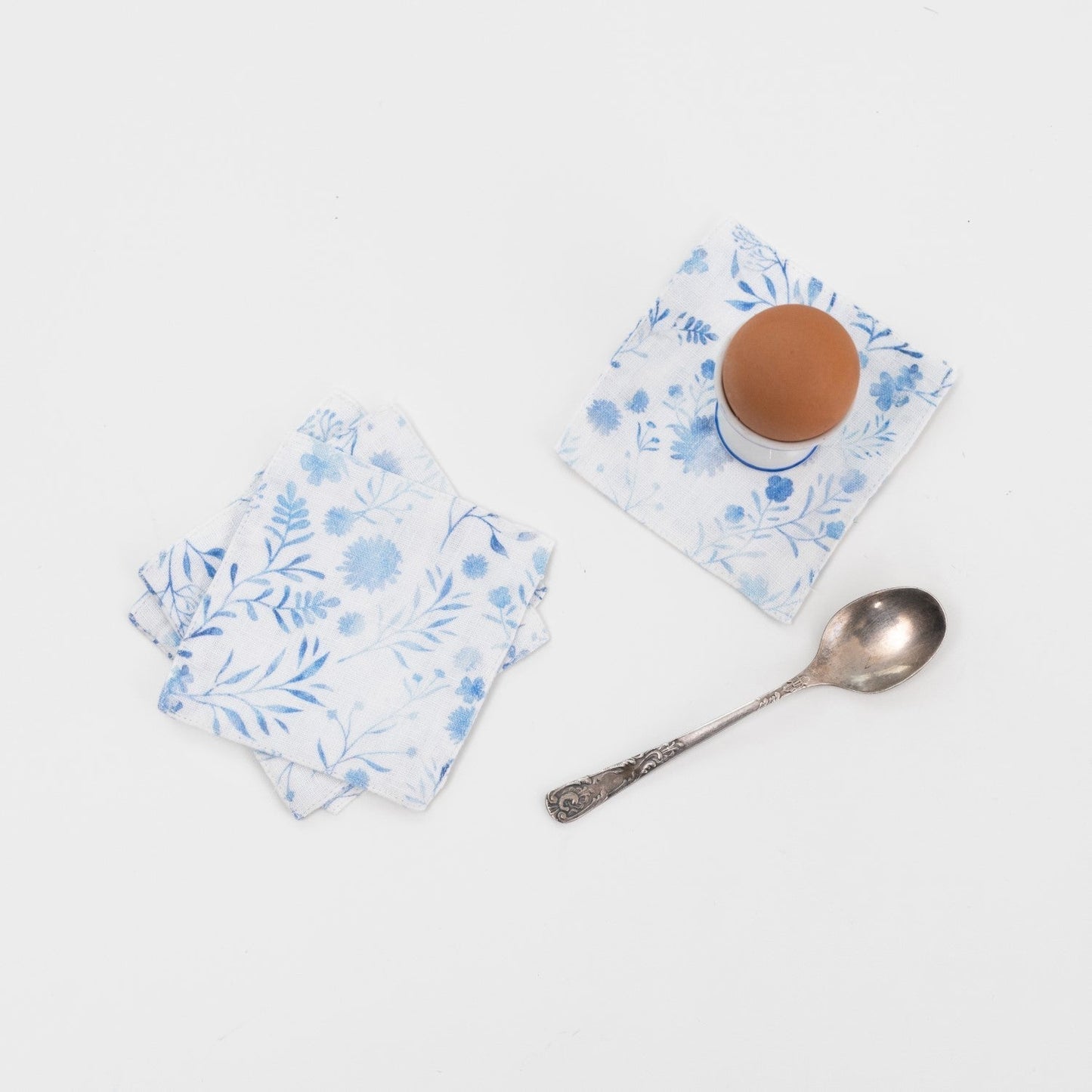 White Botanical Blue lino padėkliukų rinkinys 4 vnt. — naturalusdrabuziai.lt