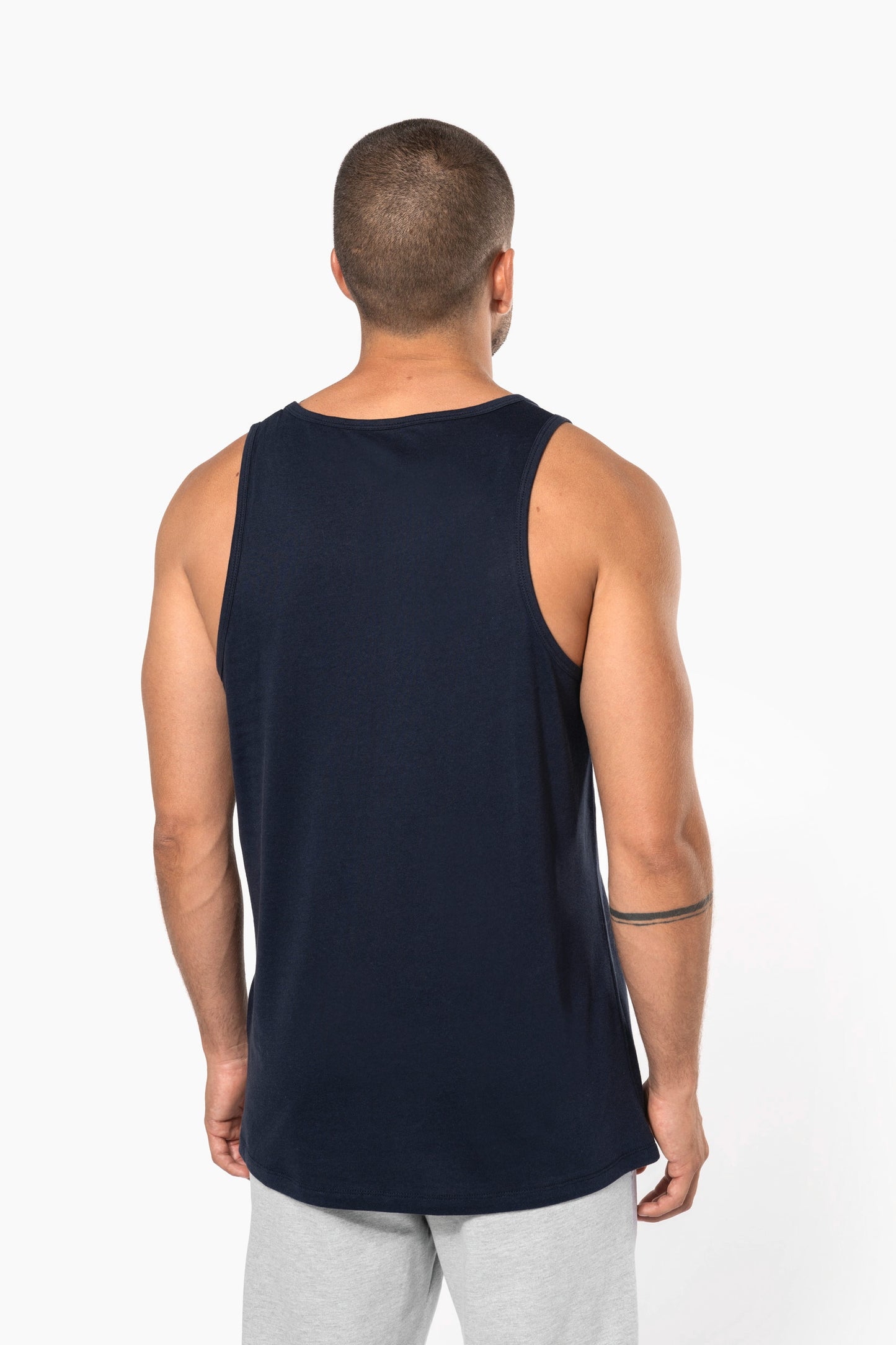 Vyriški be rankovių ekologiškos medvilnės šukuoti džersio marškinėliai — naturalusdrabuziai.lt