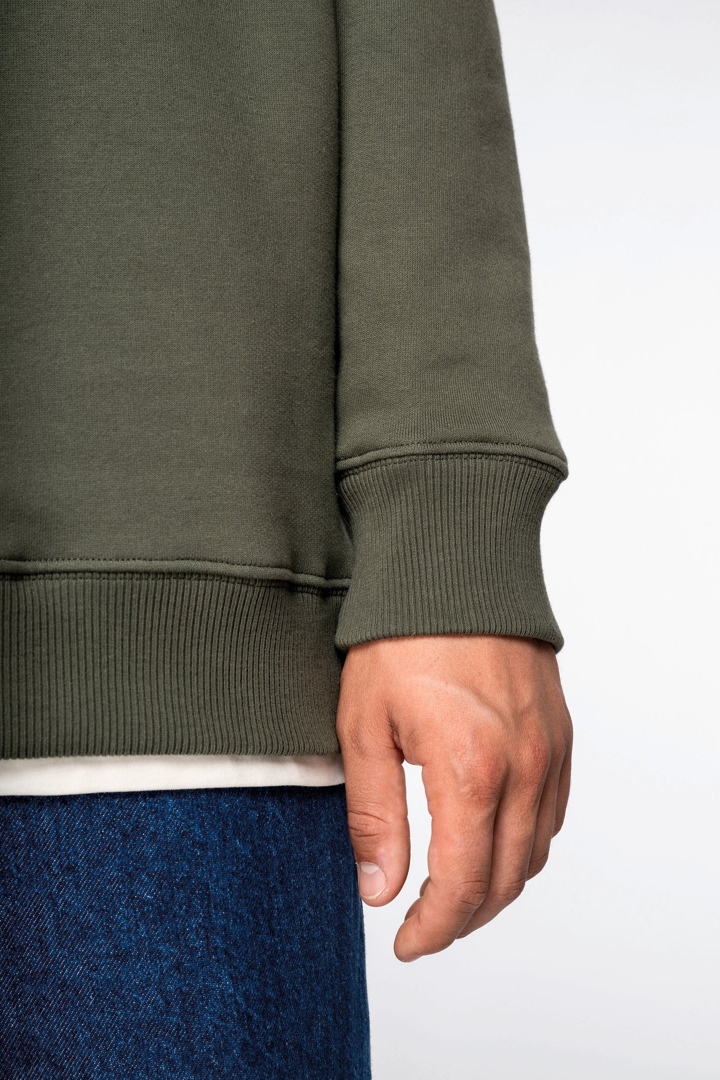Unisex ekologiškos medvilnės oversized džemperis su apvalia apykakle — naturalusdrabuziai.lt