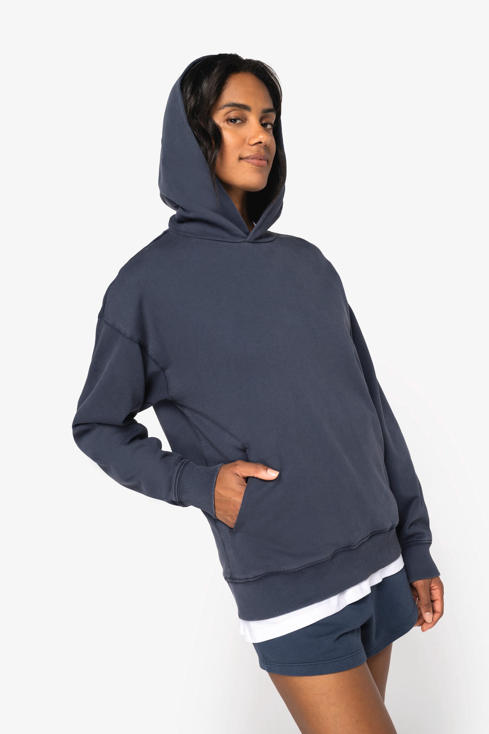 Unisex ekologiškos medvilnės oversized džemperis su gobtuvu — naturalusdrabuziai.lt