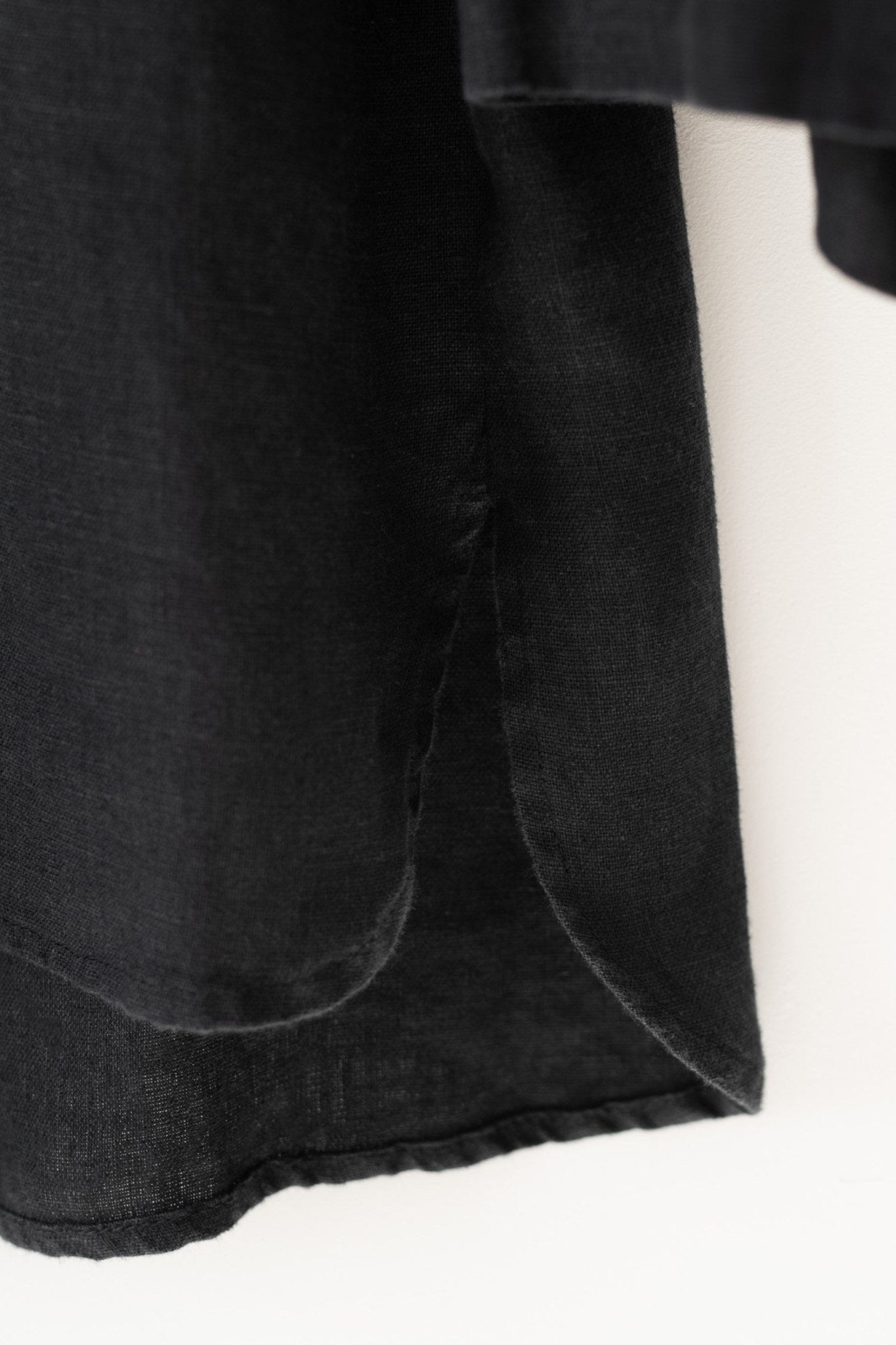 Black Linen Bilberry Top