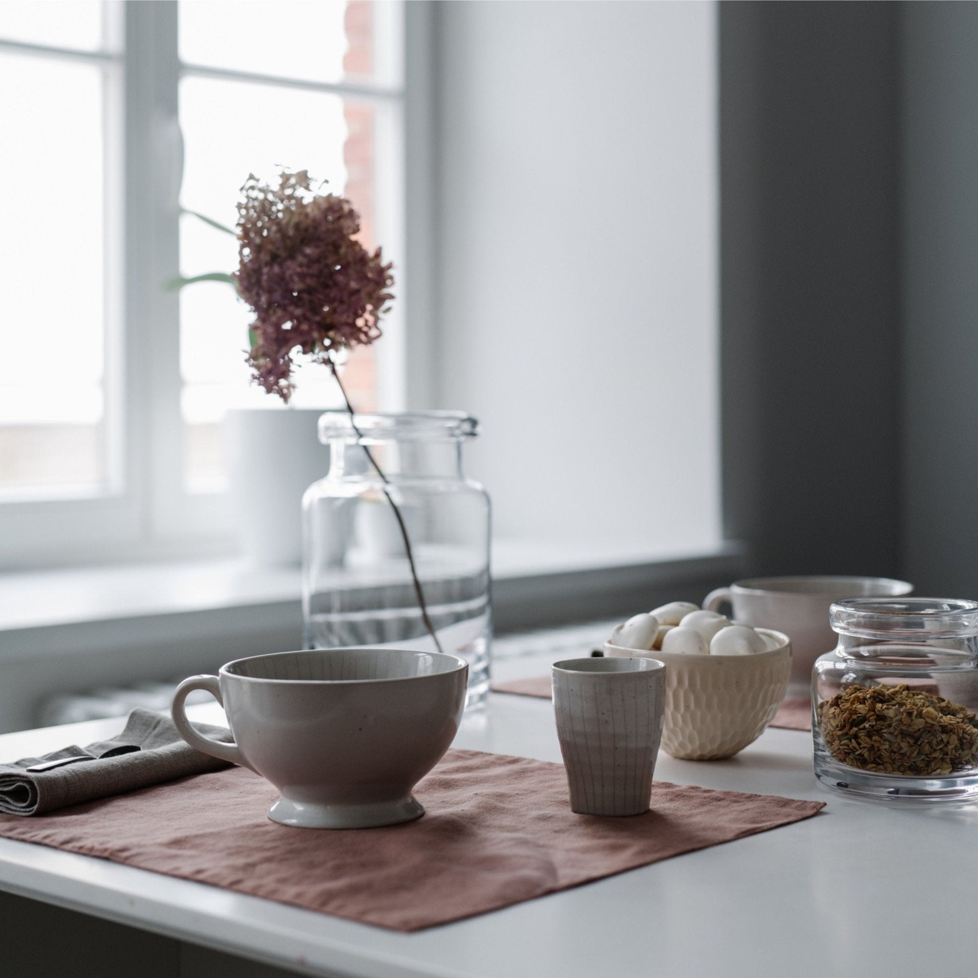 Cafe Creme lino staltiesėlė — naturalusdrabuziai.lt