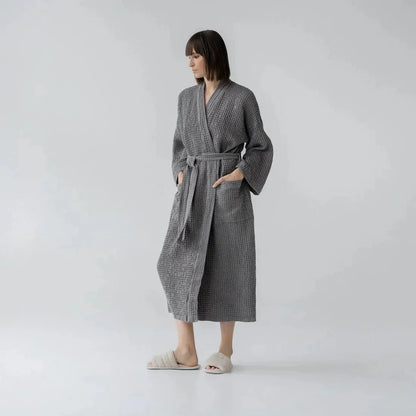 Dark Grey lino & medvilnės Honeycomb Waffle chalatas — naturalusdrabuziai.lt
