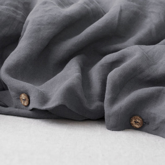 Dark Grey lino antklodės užvalkalas — naturalusdrabuziai.lt