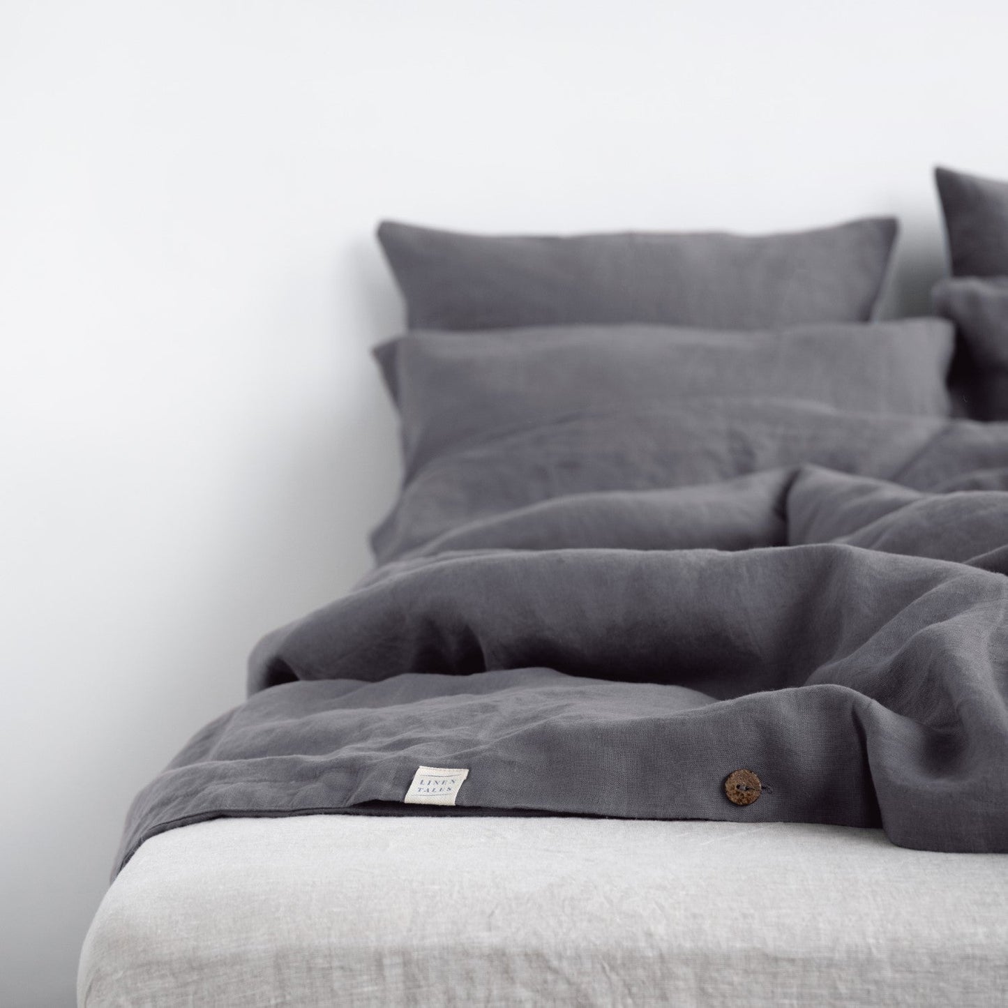 Dark Grey lino antklodės užvalkalas rinkinys — naturalusdrabuziai.lt