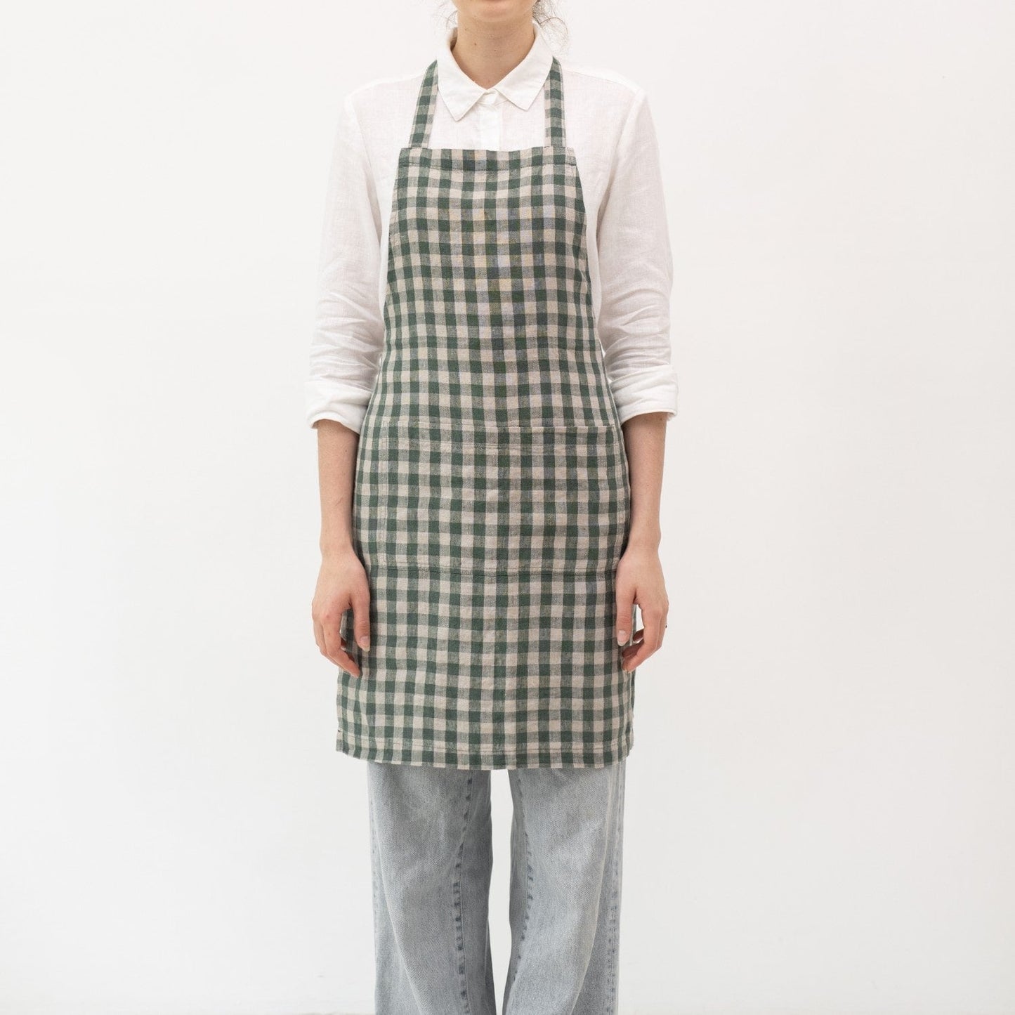 Forest Green Gingham lino kasdienė prijuostė — naturalusdrabuziai.lt