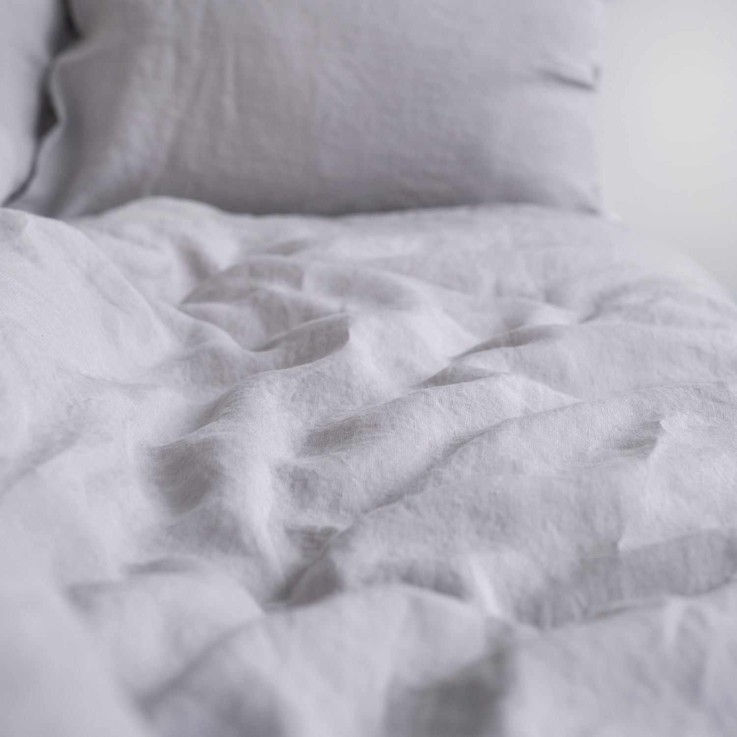 Light Grey lino antklodės užvalkalas rinkinys — naturalusdrabuziai.lt