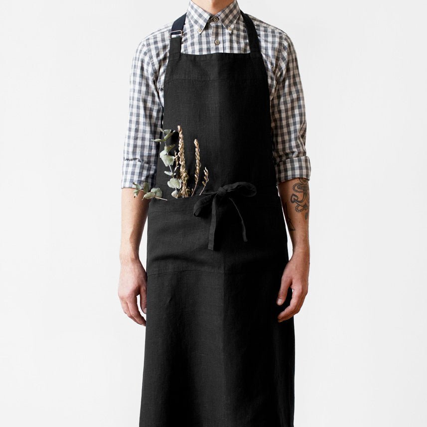 LIMITED EDITION Black lino šefo prijuostė — naturalusdrabuziai.lt