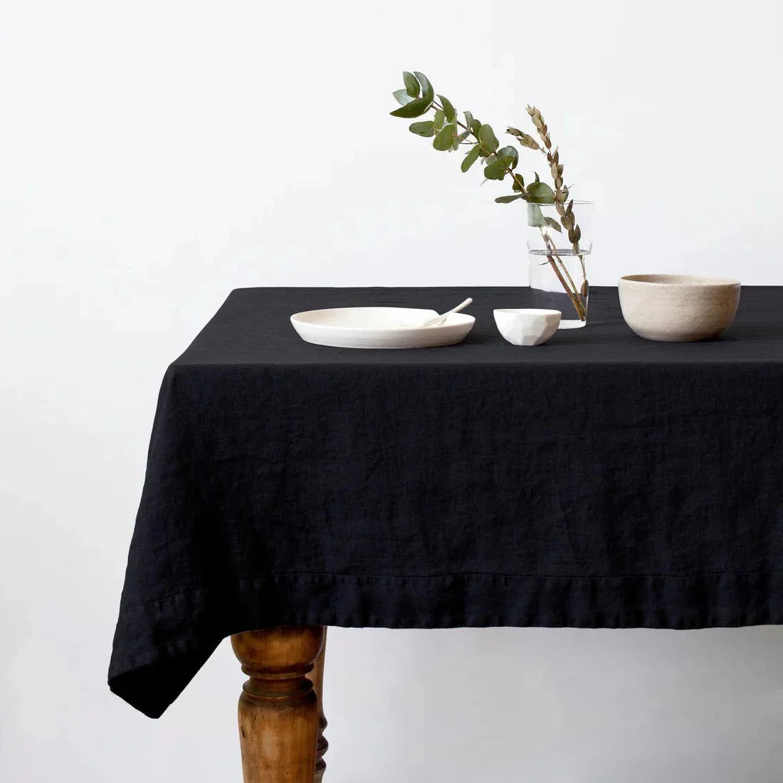 LIMITED EDITION Black lino staltiesė — naturalusdrabuziai.lt
