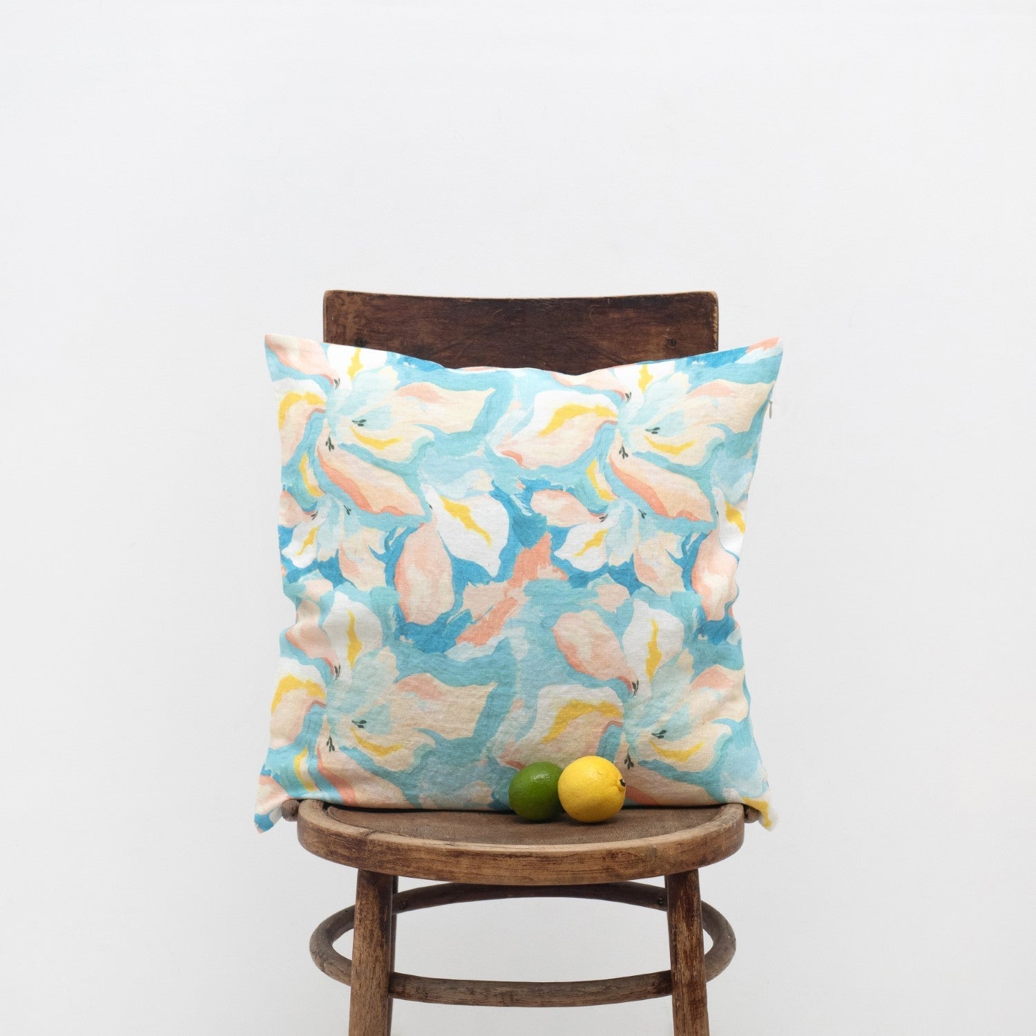 LIMITED EDITION Pastel Iris lino pagalvėlės užvalkalas — naturalusdrabuziai.lt