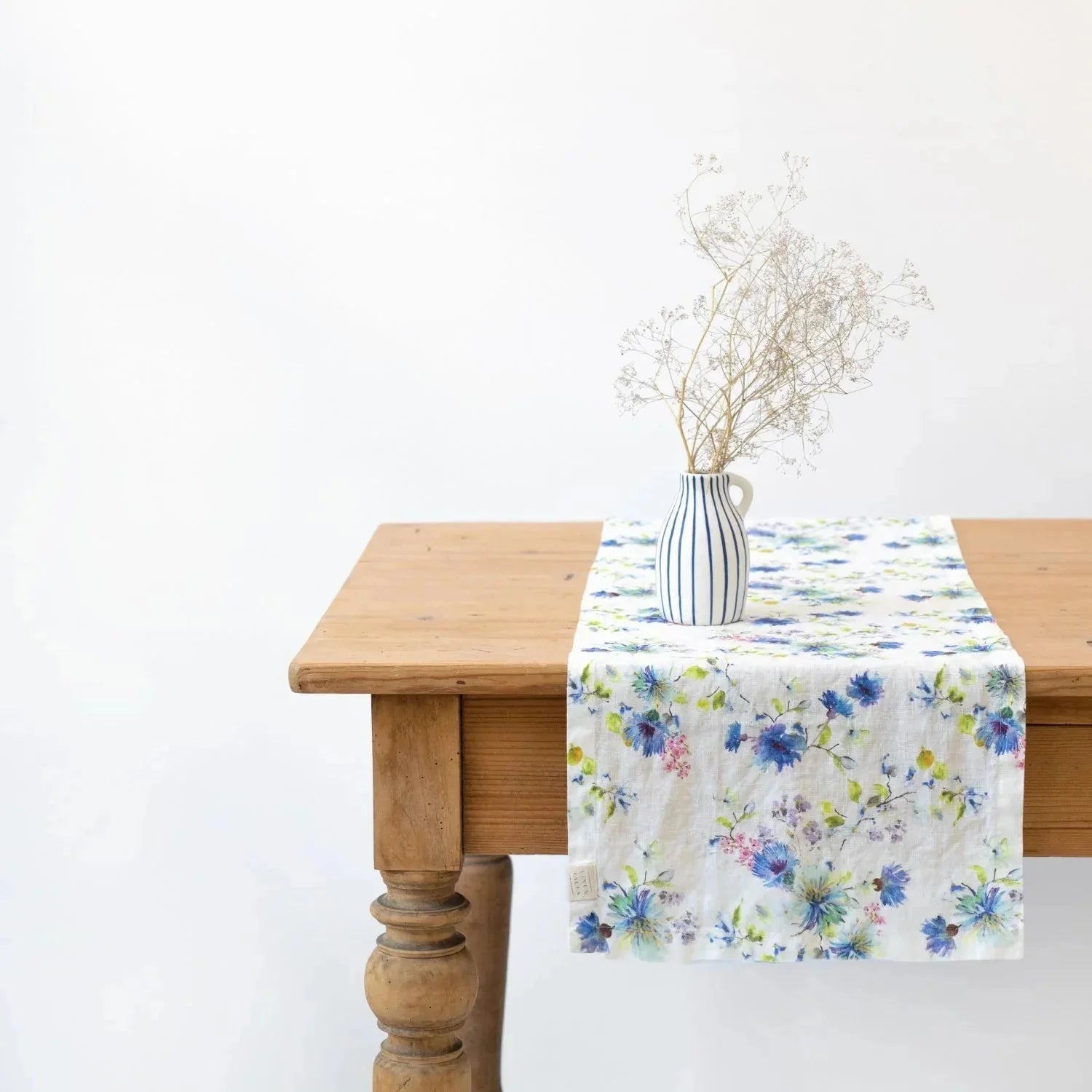 LIMITED EDITION White Flowers lino stalo takelis — naturalusdrabuziai.lt
