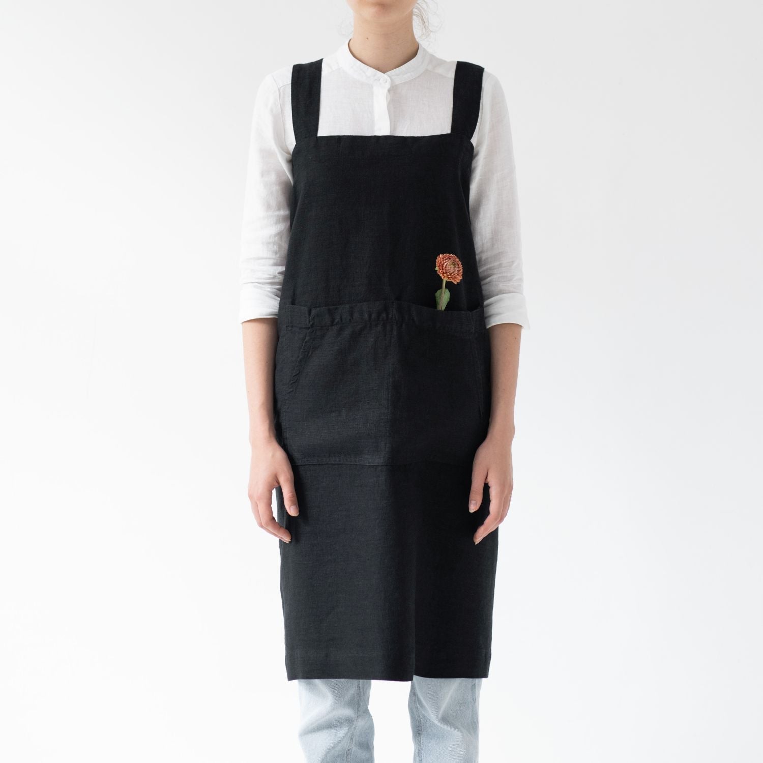 lino Tales Black lino Pinafore prijuostė — naturalusdrabuziai.lt