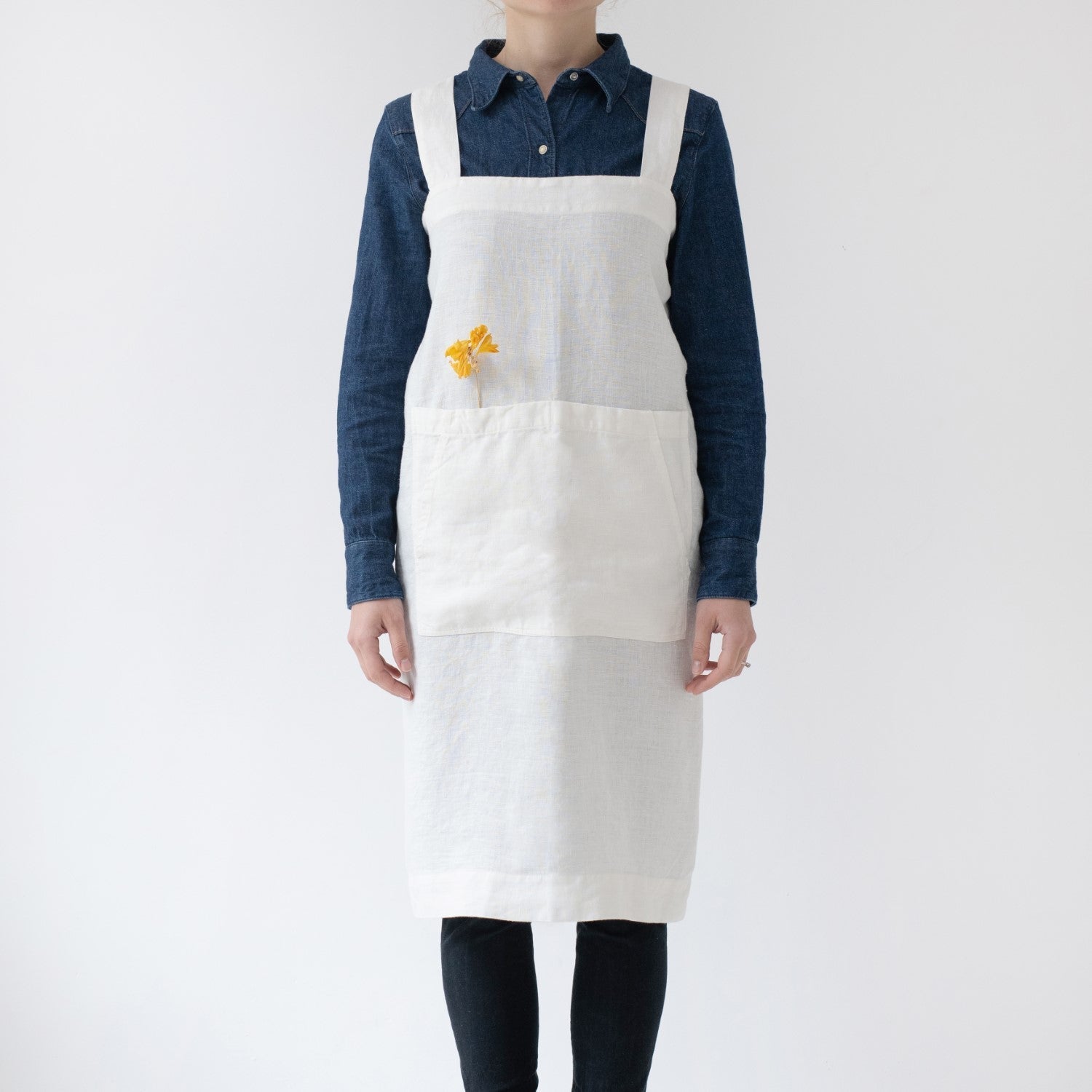lino Tales Off-White lino Pinafore prijuostė — naturalusdrabuziai.lt