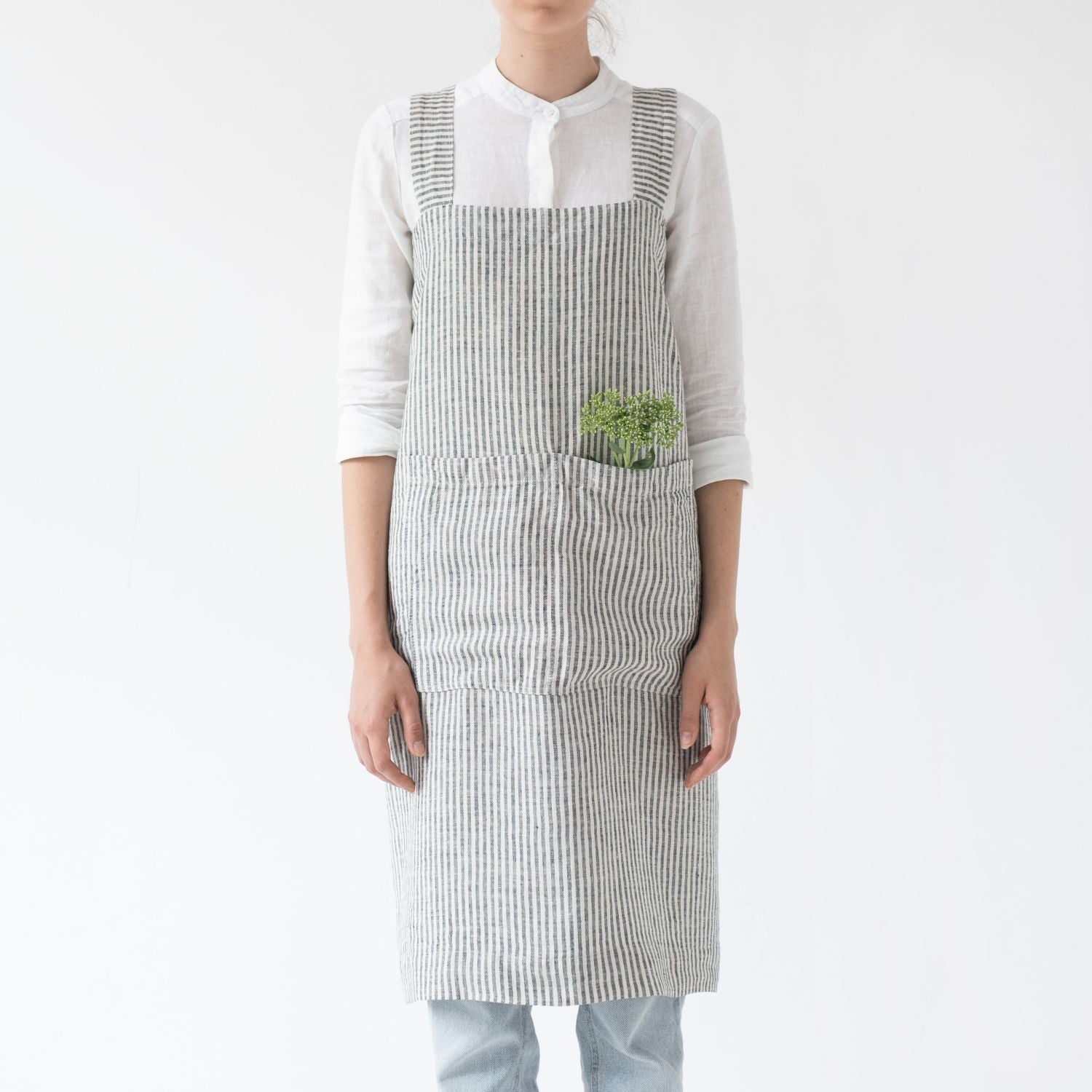 lino Tales Thin Black Stripes lino Pinafore prijuostė — naturalusdrabuziai.lt