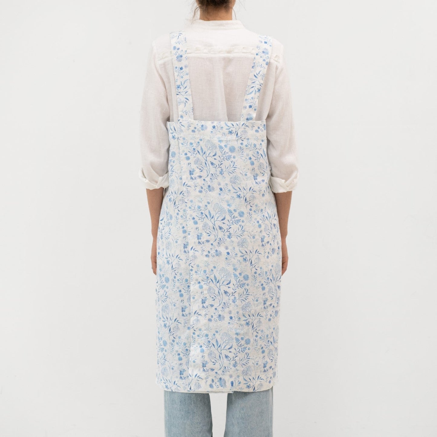 lino Tales White Botanical Blue lino Pinafore prijuostė — naturalusdrabuziai.lt