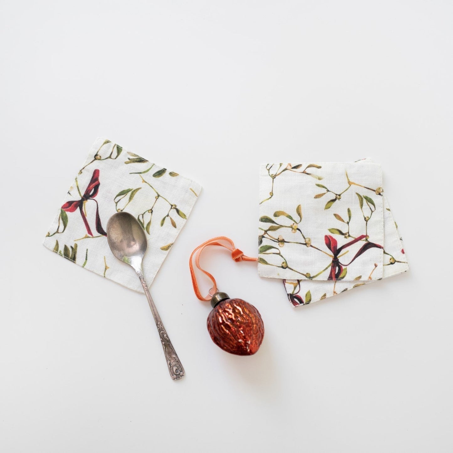 Mistletoe lino padėkliukų rinkinys 4 vnt. — naturalusdrabuziai.lt