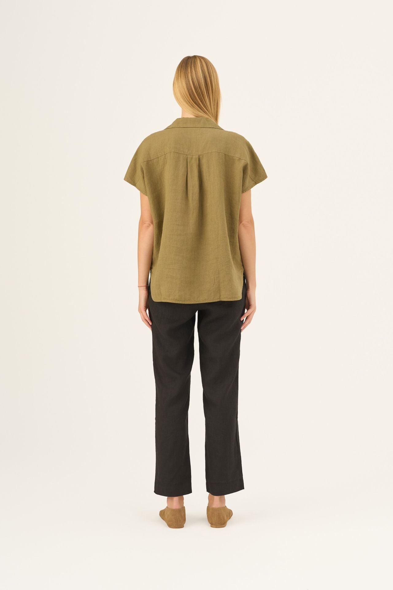 Olive Khaki lino Melody marškiniai — naturalusdrabuziai.lt