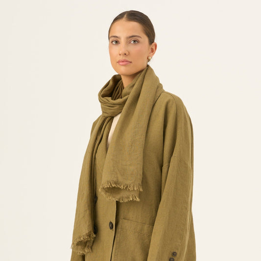 Olive Khaki lino Woodbine šalikas — naturalusdrabuziai.lt