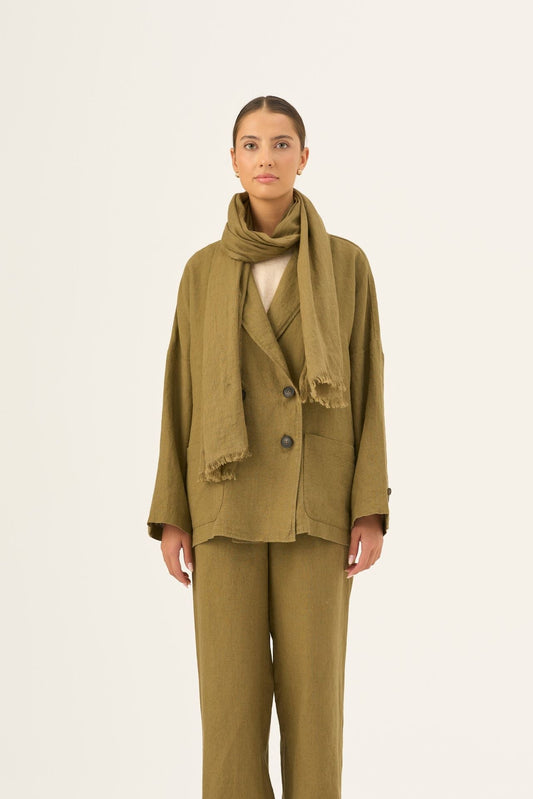 Olive Khaki lino Woodbine šalikas — naturalusdrabuziai.lt