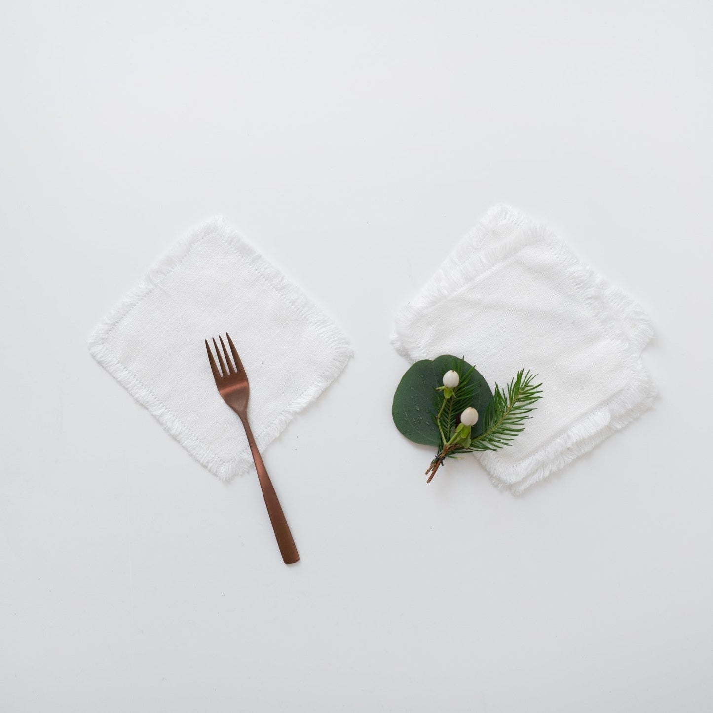 Optical White lino padėkliukai su kutais rinkinys 4 vnt. — naturalusdrabuziai.lt