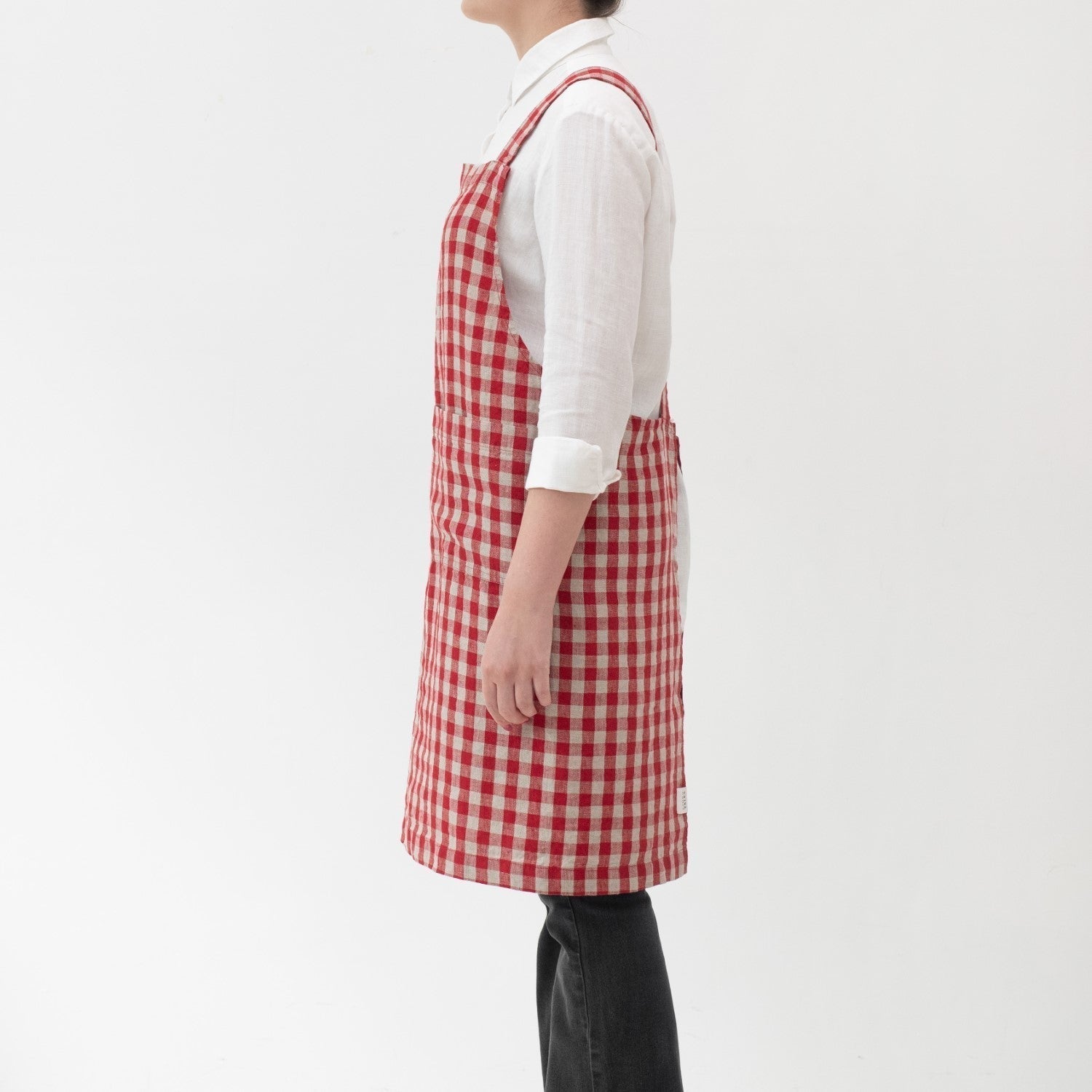 Red Gingham lino kryžminio tipo prijuostė — naturalusdrabuziai.lt