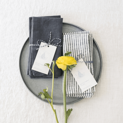 Thin Black Stripes lino servetėlių rinkinys 2 vnt. — naturalusdrabuziai.lt