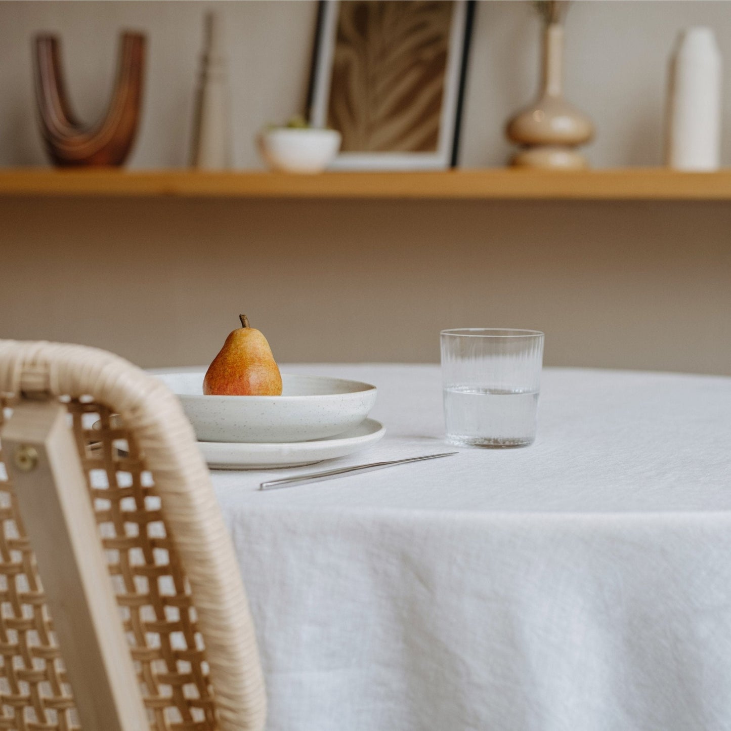 White Lightweight lino Round staltiesė — naturalusdrabuziai.lt