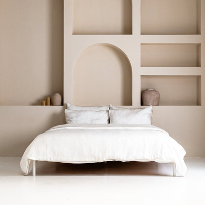 White lino antklodės užvalkalas rinkinys with Natural Piping — naturalusdrabuziai.lt